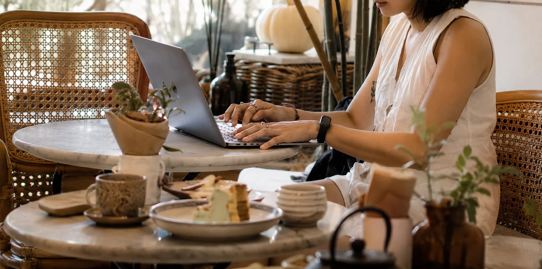 Guest working at Yamuna café with coffee and cake